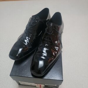 Dress shoes